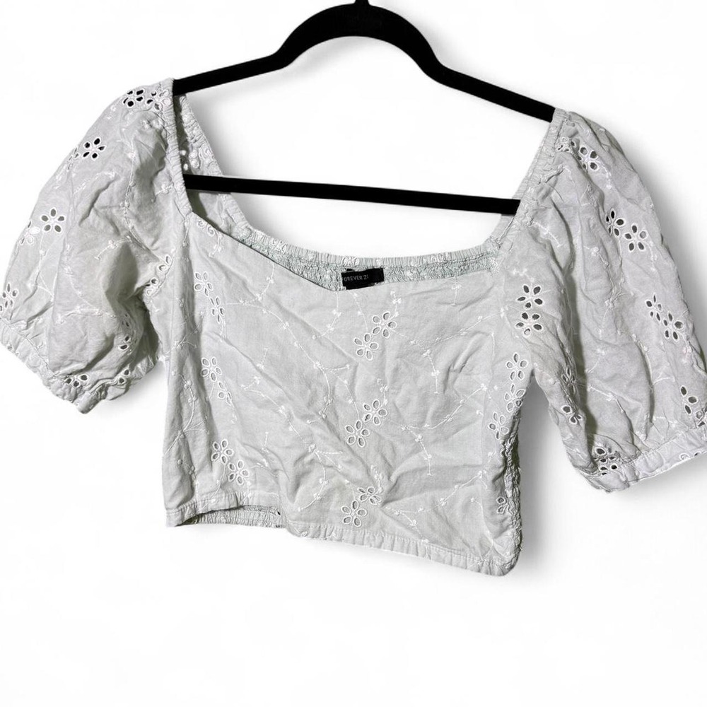 Forever 21 Light Green eyelet crop top with puff sleeves Size S